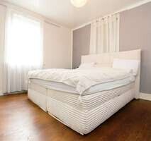 Schlafzimmer, Wohnung OG