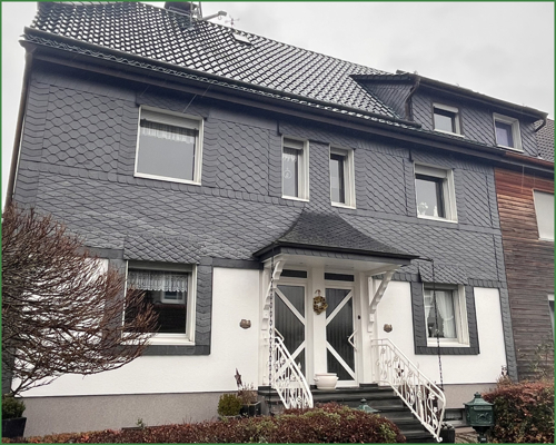 Hausfront seitlich links quer