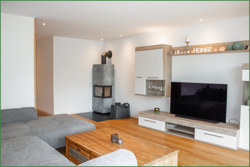 Wohnzimmer mit Kamin