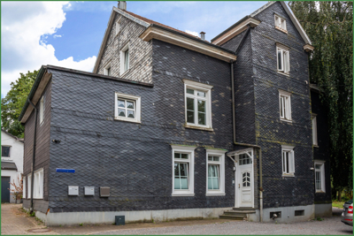 Haupthaus mit 3 WE plus Apartment