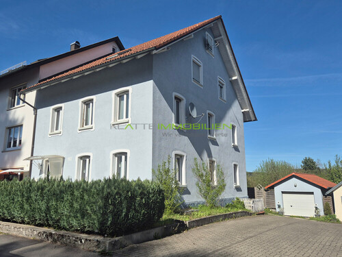 Außenansicht 07 Süd-Osten Garage mit Stellplatz