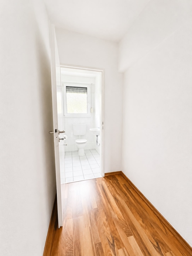 2-Zimmer-Dachgeschosswohnung mit geräumiger Wohnküche in Walporzheim - Photo 5