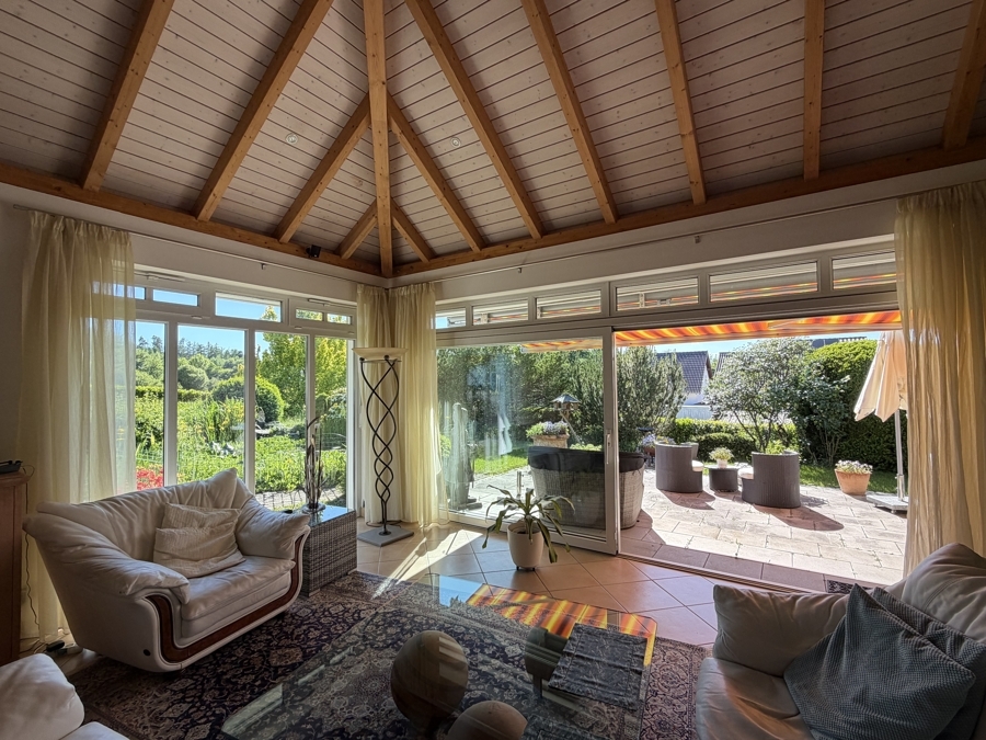 Wohnzimmer mit Blick Terrasse