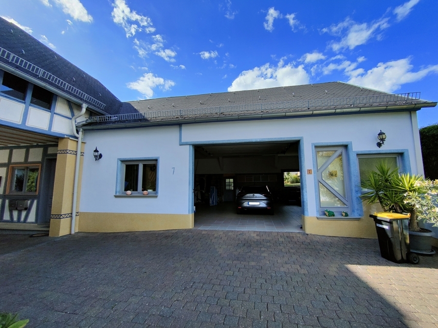 Halle/Garage