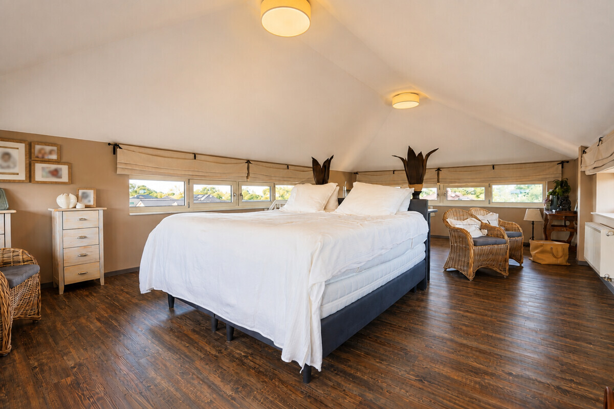 Schlafzimmer DG