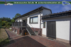 Hausrückseite mitTerrassentreppe