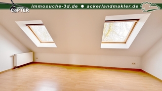 großes Zimmer im OG