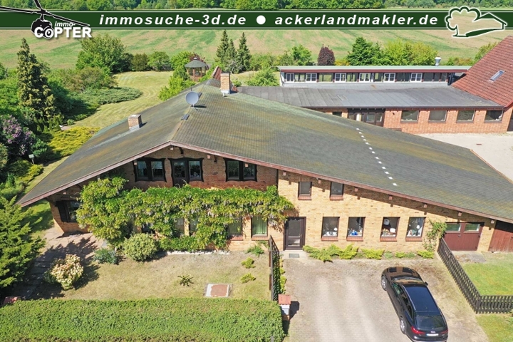 Hausfront mittig