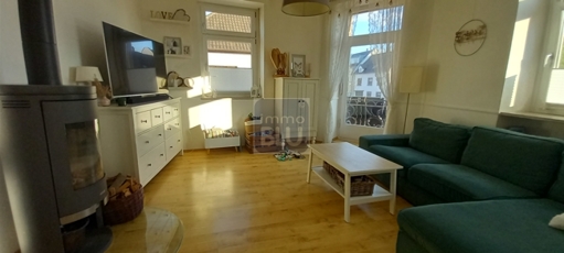 Wohnzimmer mit Balkon
