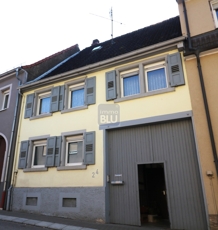 Omas Häuschen mit Scheune