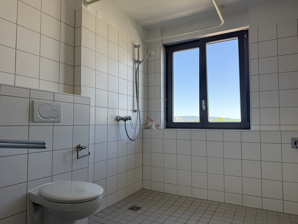 Sonnenhelle 2 Zi.-Wohnung mit Tageslichtbad plus Stellplatz mit Wallbox! - Photo 3