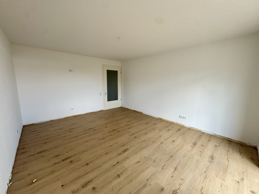 Sonnenhelle 2 Zi.-Wohnung mit Tageslichtbad plus Stellplatz mit Wallbox! - Photo 2