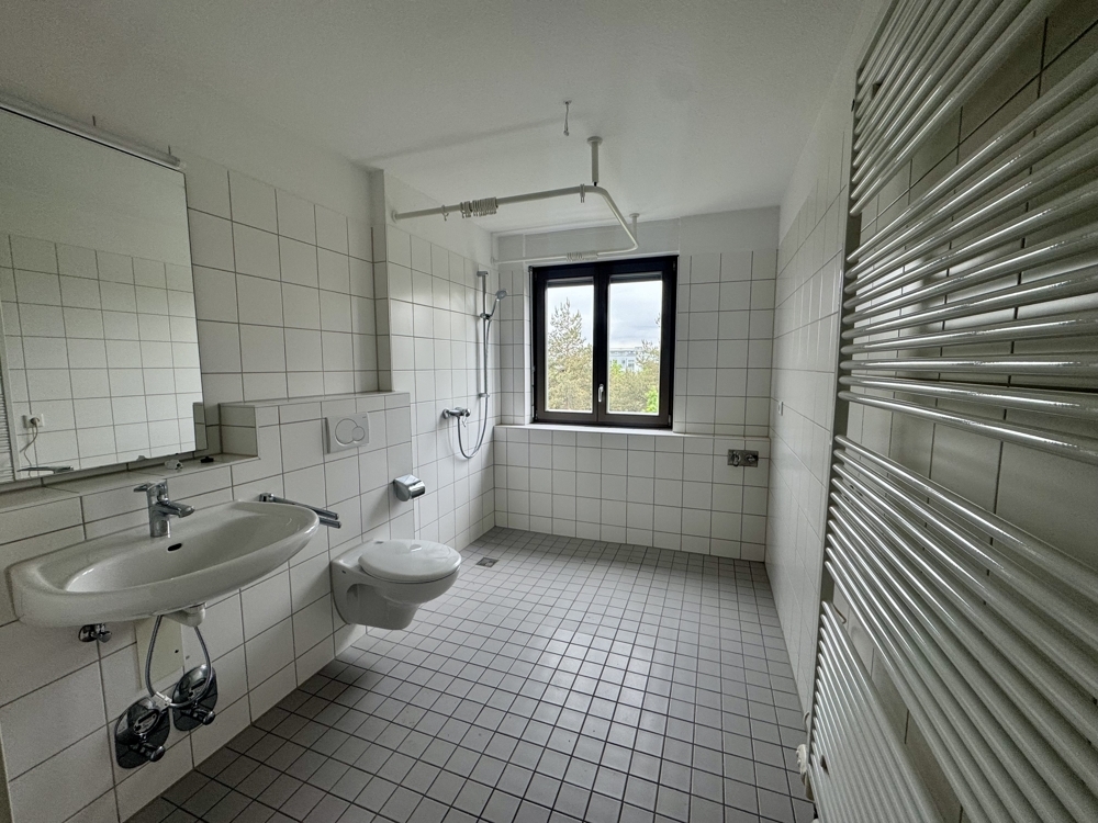 Sonnenhelle 2 Zi.-Wohnung mit Tageslichtbad plus Stellplatz mit Wallbox! - Photo 4