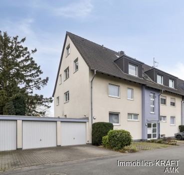 Straßenansicht (ETW HP/KG links)