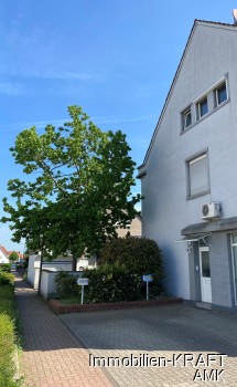 Giebelansicht, Parkplätze