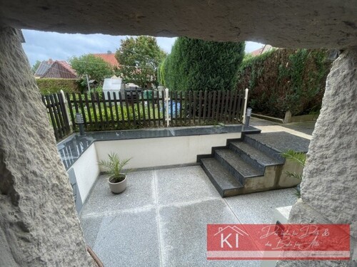 Terrasse hinter dem Haus