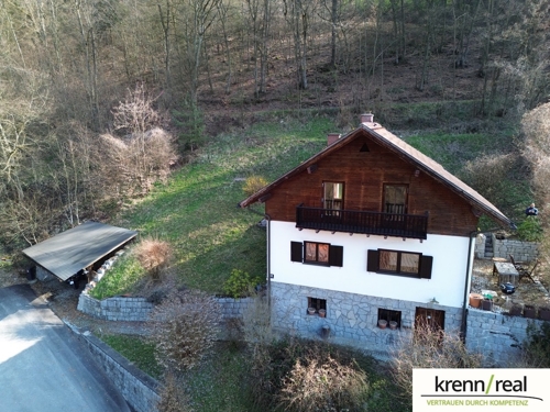 Außenansicht mit Carport