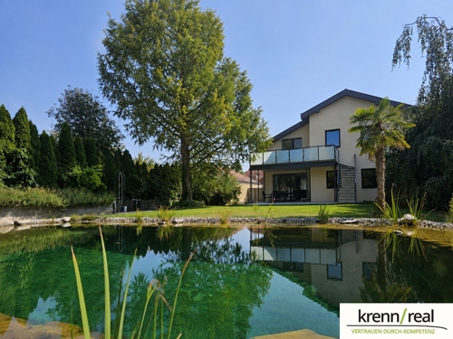 Garten mit Schwimmteich