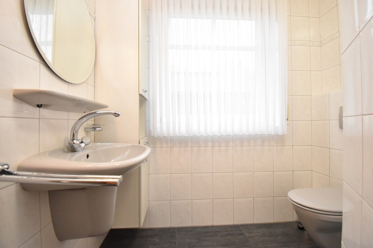 Einliegerwohnung: Badezimmer