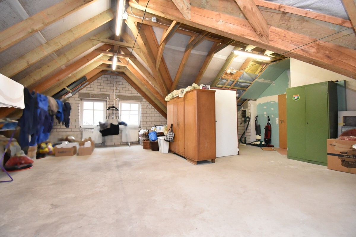 Abstellraum über der Garage