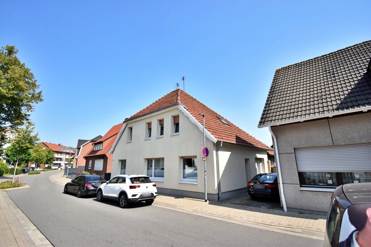 Straßenansicht