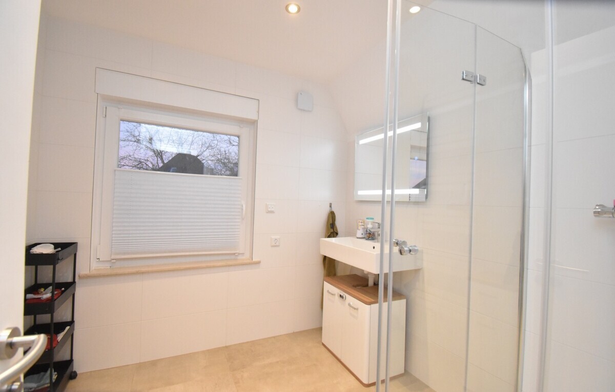 Badezimmer mit Dusche