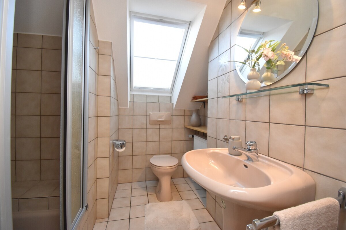 Kinderbadezimmer im Dachgeschoss