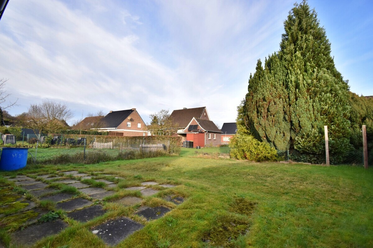 Garten hinter den Doppelgarage