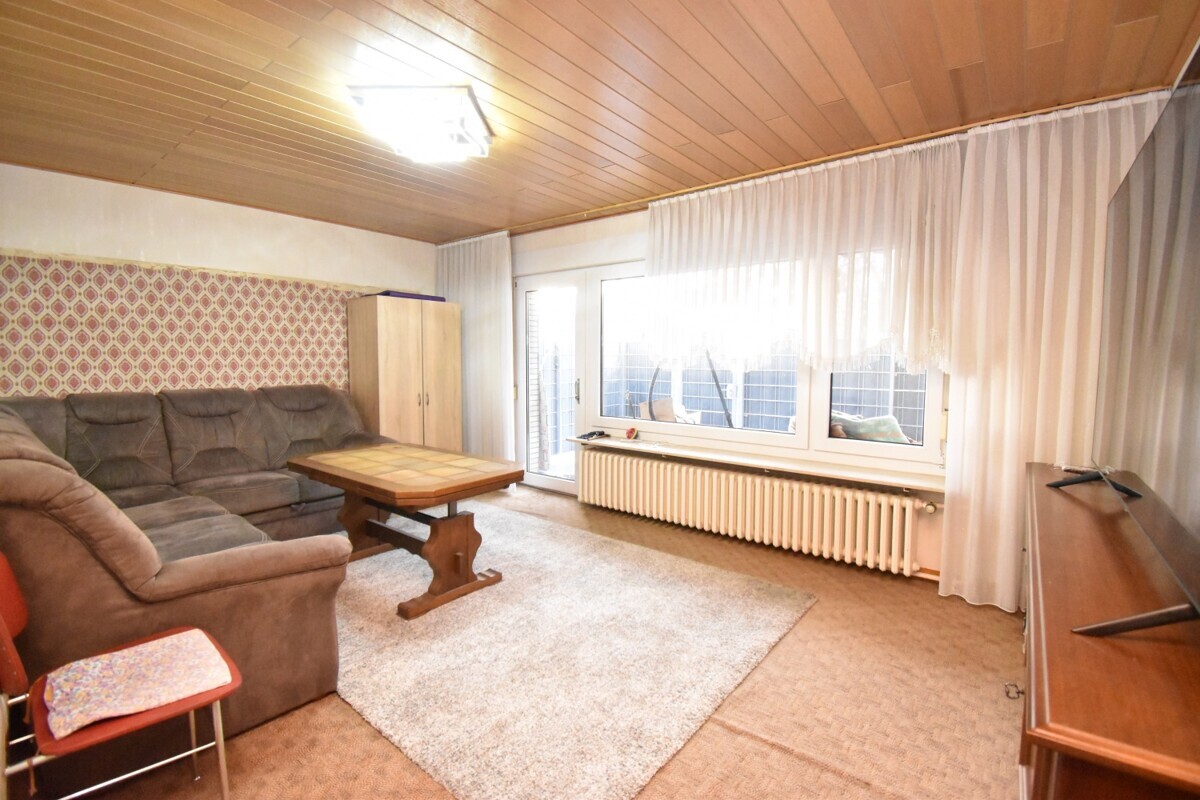 Wohnzimmer mit Zugang zur Terrasse