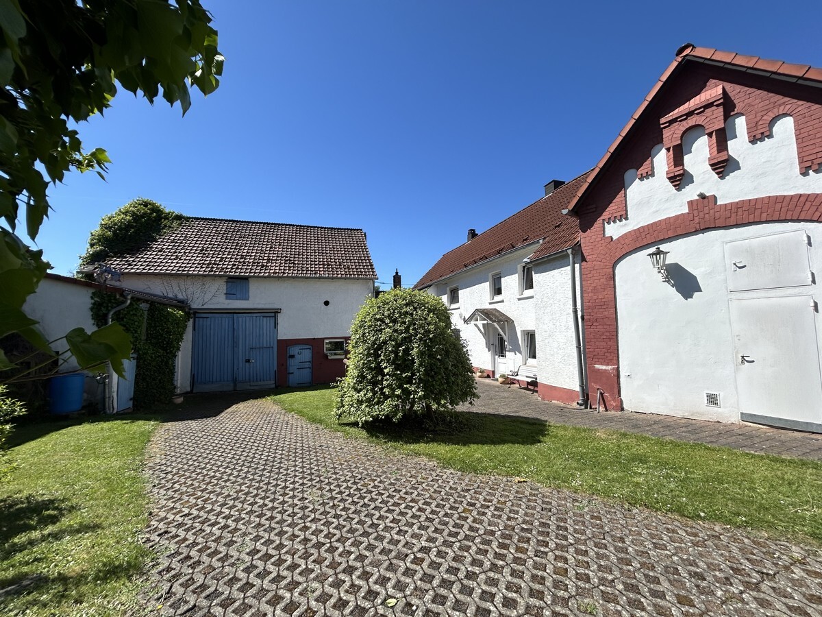 Wohnhaus + Scheune