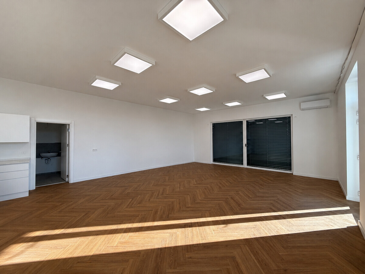 Laden/ Büro