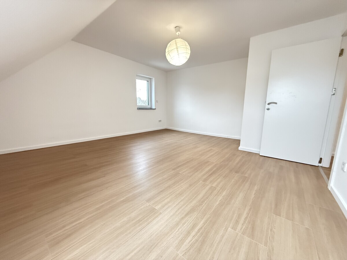 Schlafzimmer  1 _ DG