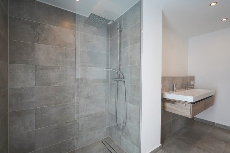 Walk in Dusche mit Glasabtrennung