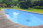 Pool im Sommer