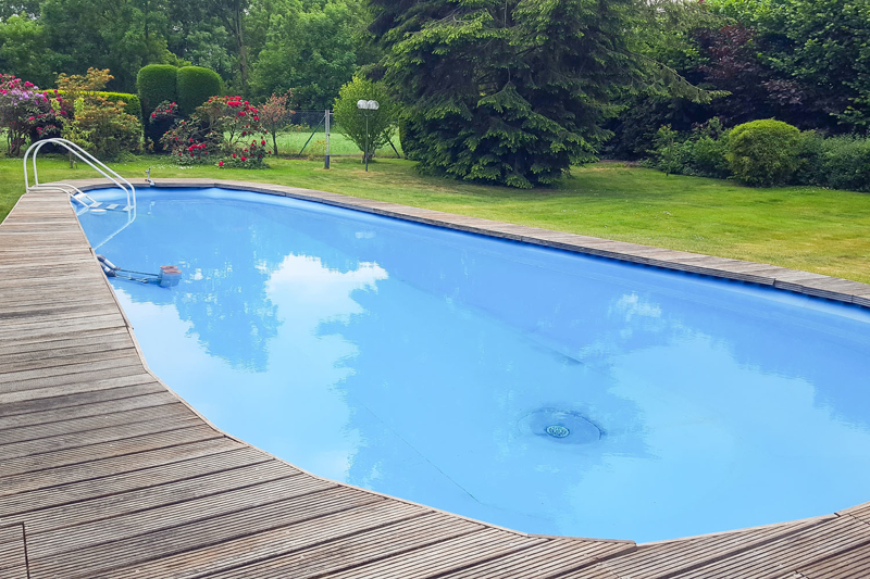 Pool im Sommer