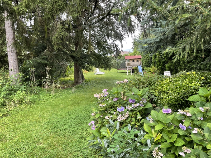parkähnliche Gartenanlage