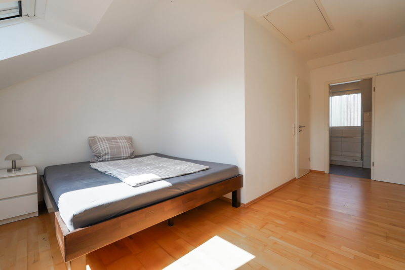 Schlafzimmer - DG