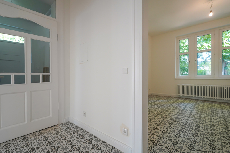 Diele mit Blick in die Küche