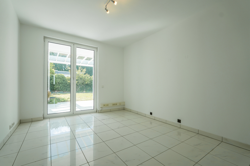 Schlafzimmer 2 mit Gartenzugang