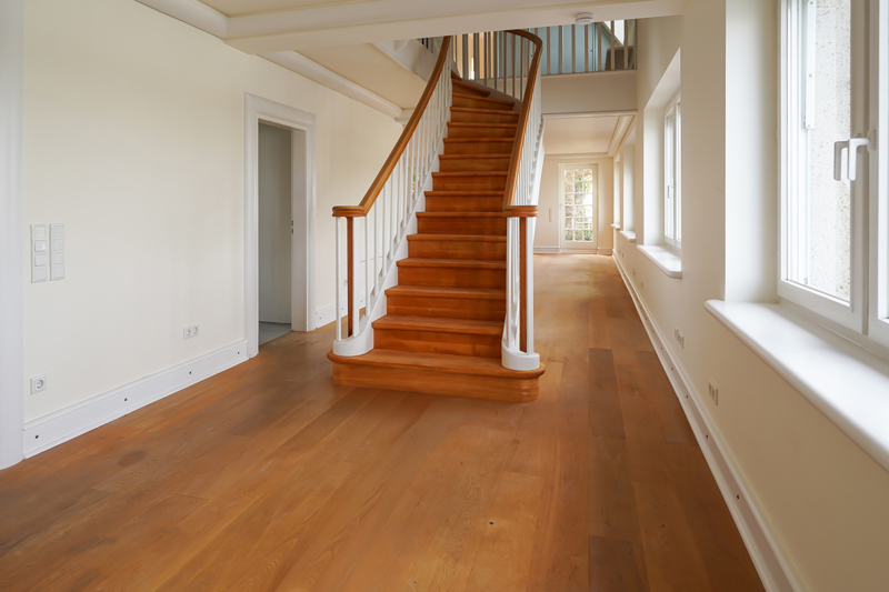 Diele mit Blick zum Wohnbereich