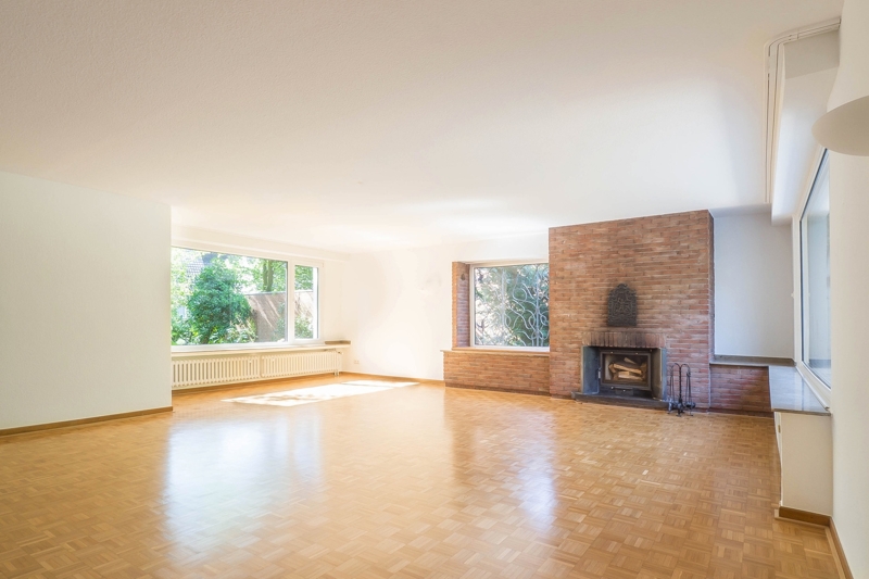 Wohnzimmer mit Kamin