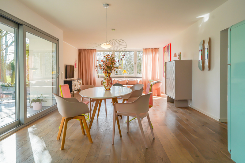 Ansicht über den Essbereich zum Wohnzimmer