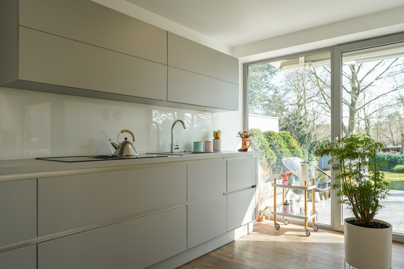 Küche mit Blick Richtung der Terrasse