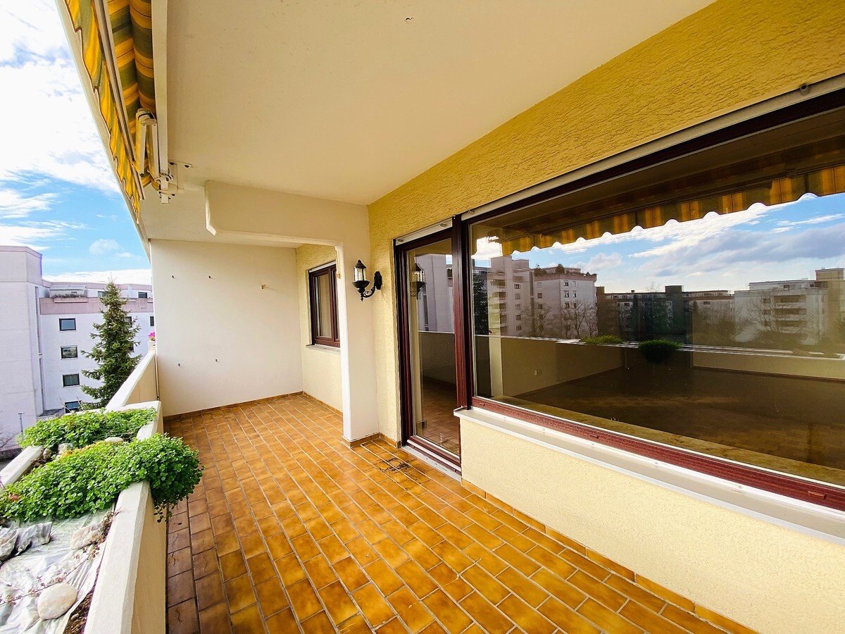 Überdachter Balkon