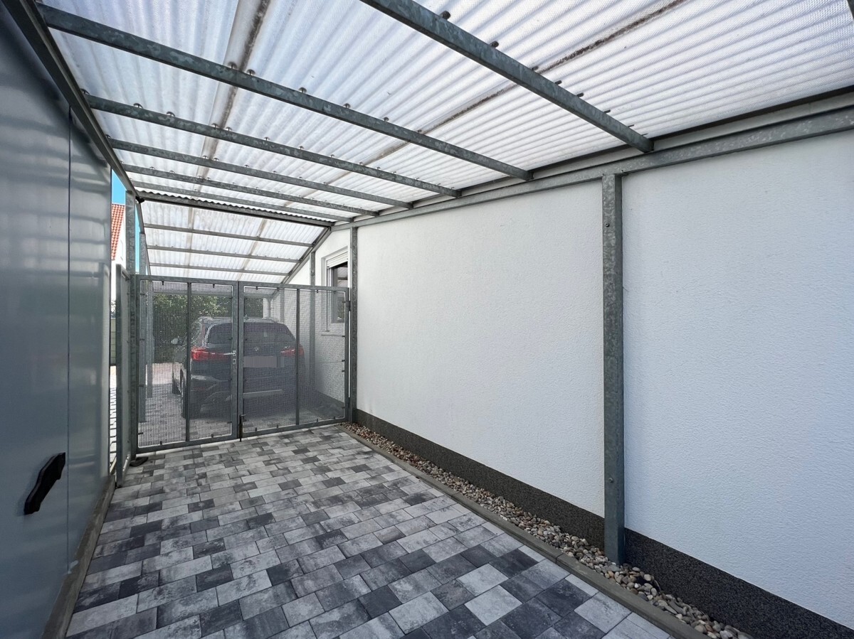 Garage mit Carport