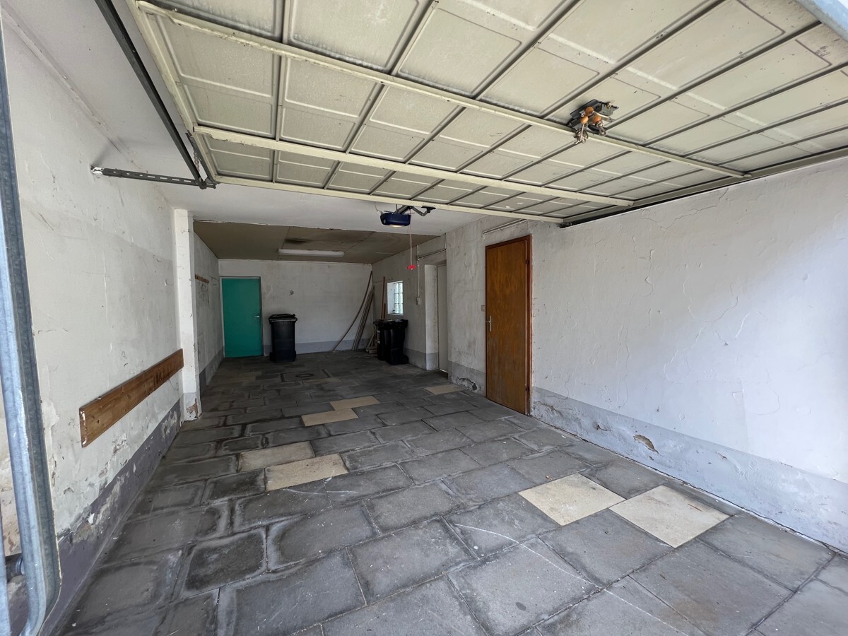 Große Garage