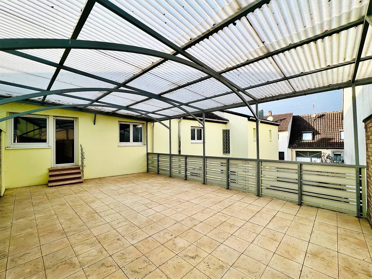 Großer überdachte Terrasse