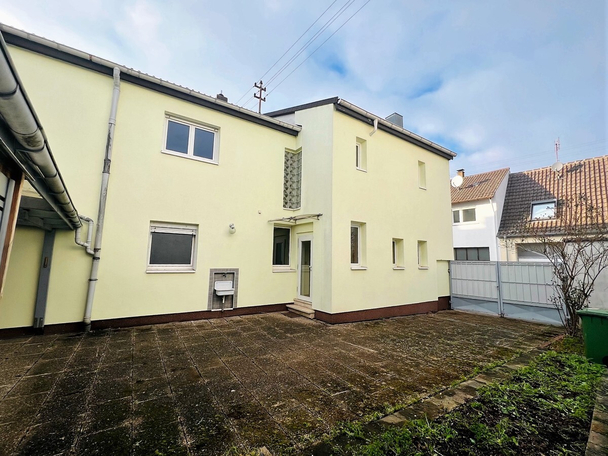 Hausansicht_Nebeneingang