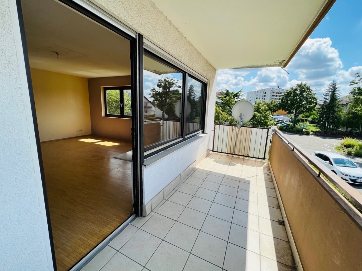 Großer, sonniger Balkon