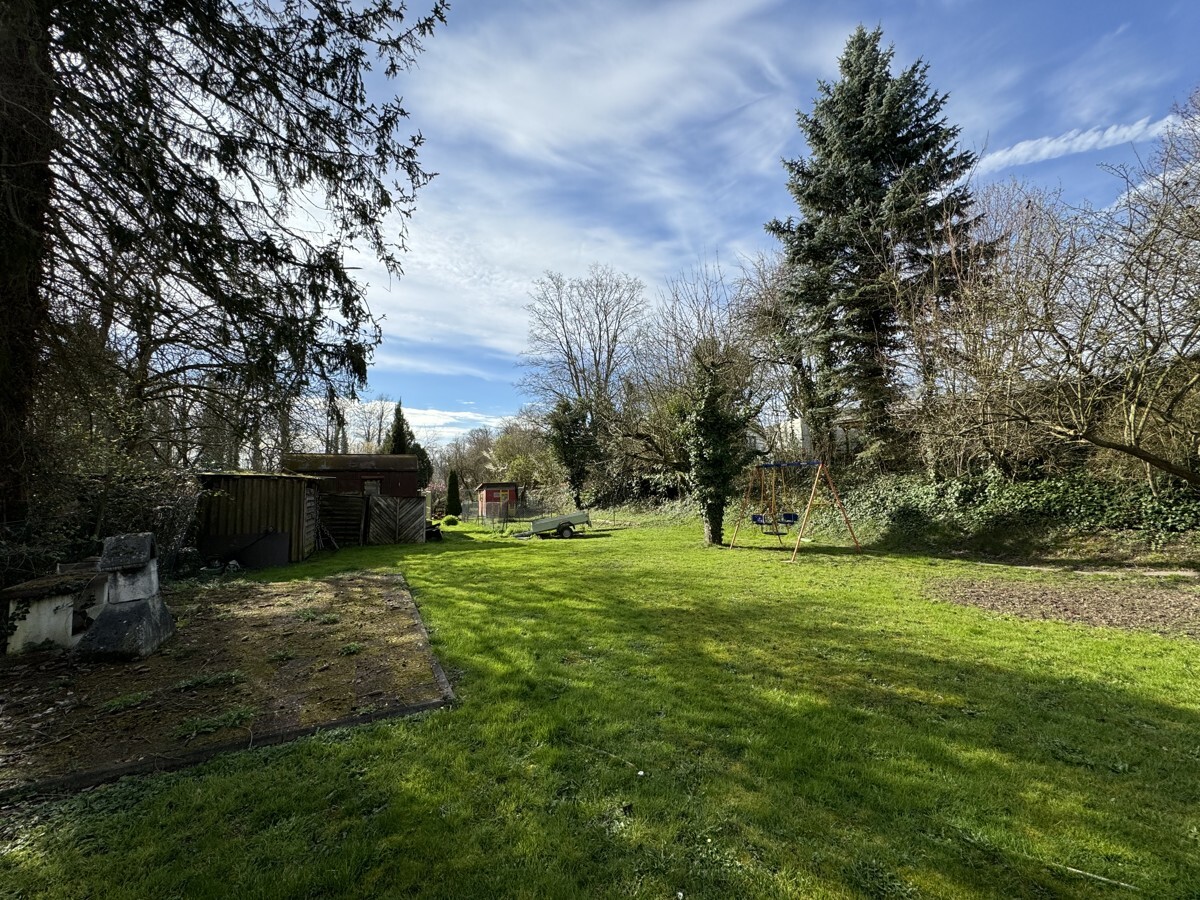 Großes Gartengrundstück